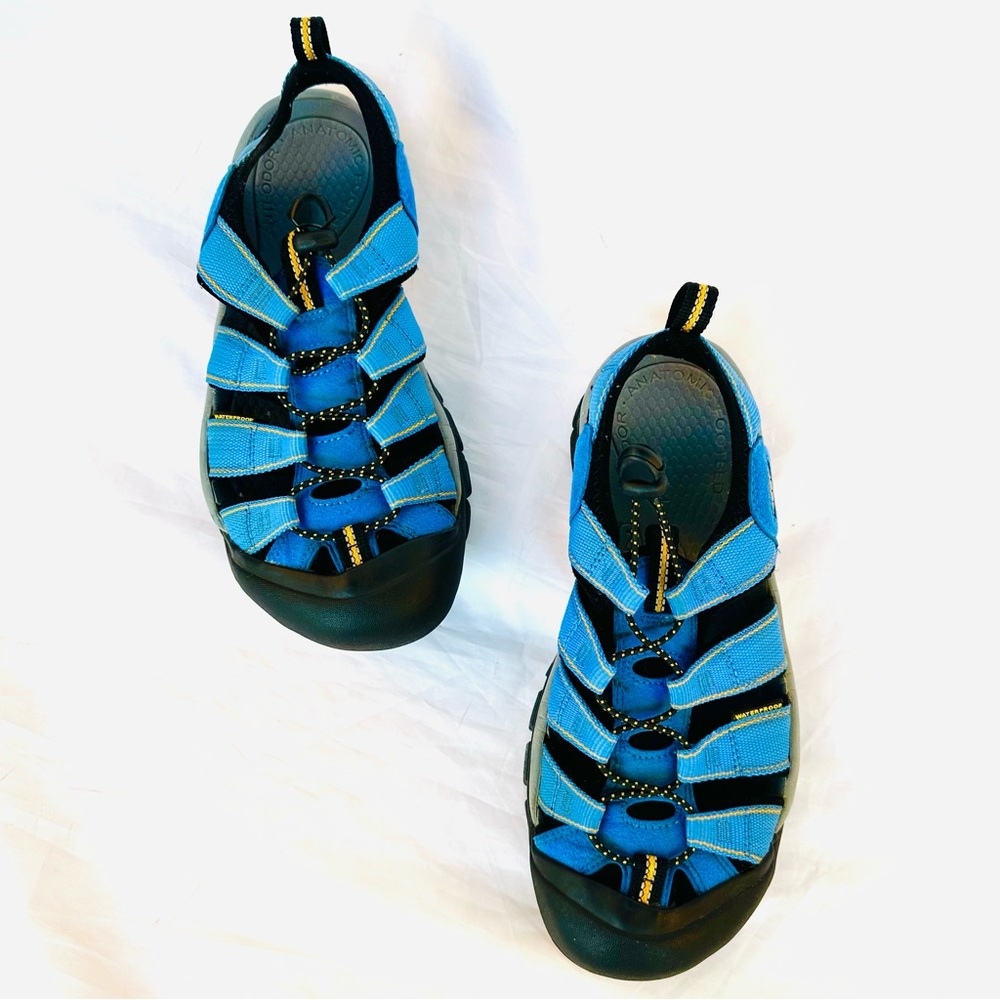 Keen Footwear women bright blue orange waterproof beach sandal 9.5